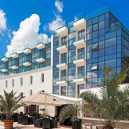 Antik Hotel *